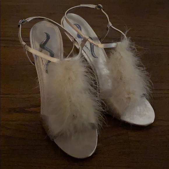 NWOT Nina Feather and Satin Beige Heels - Picture 1 of 3